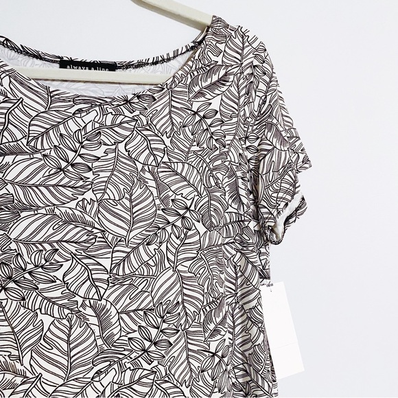 A-line Hawaii - Leaf Print Short Sleeve Dress - Picture 2 of 5